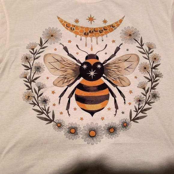 Women White T-shirt. Size XL. Bees stamp. New condition. - Picture 2 of 5